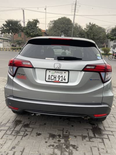Honda Vezel ,2019 import First owner in pakistan.