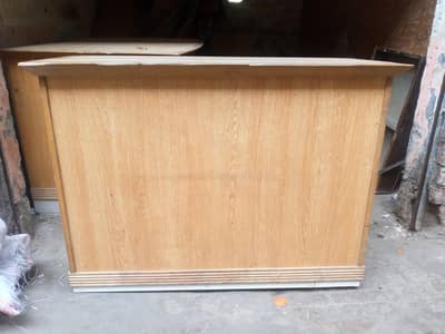 1 Full size table hy  1 Chota computer table hy or 1 chair hy urgent