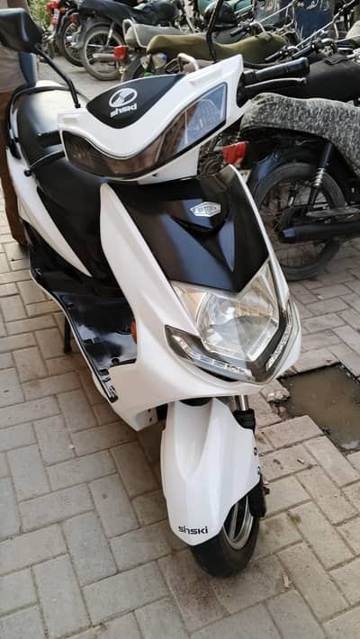 ELECTRIC SCOOTY SINSKI LOOKS LIKE NEW