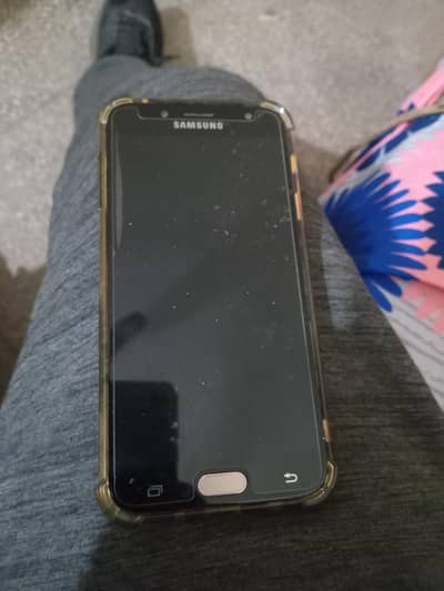 samaung j7pro 3gb. 32 gb memoy led pannel orignal batri no repair