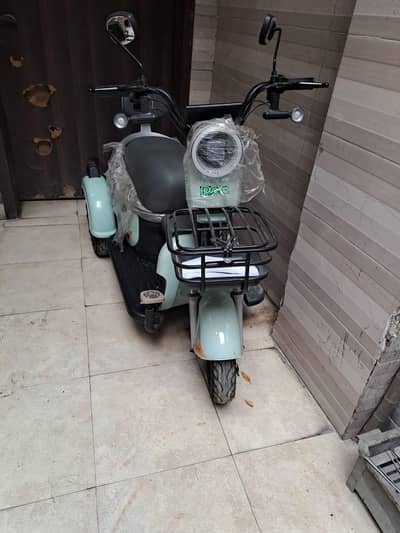 China Three Wheel electric Scooty