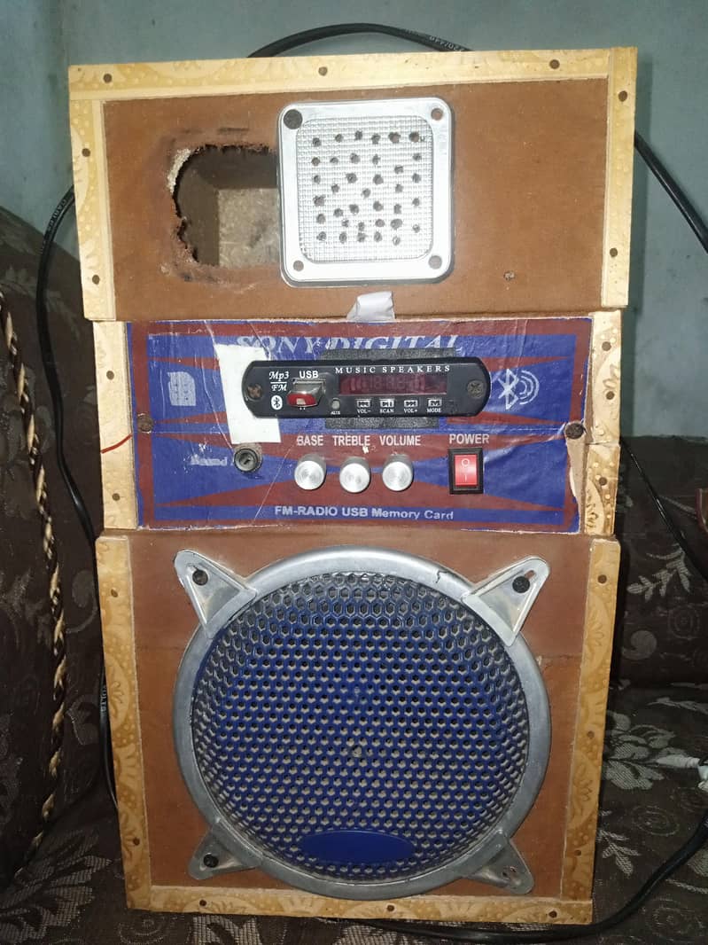 Woden Bluetooth speaker 0