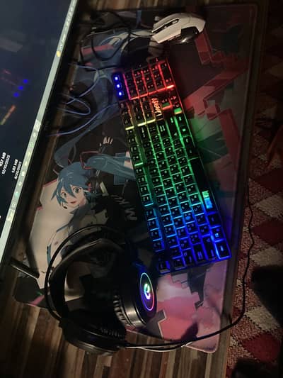 Core i 5 3 gen 2gb grafics card 128bit ssd exchange with i phones