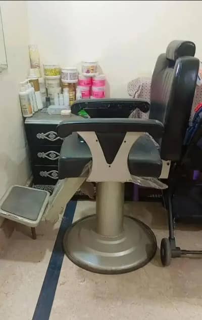 parlor chair n mirror