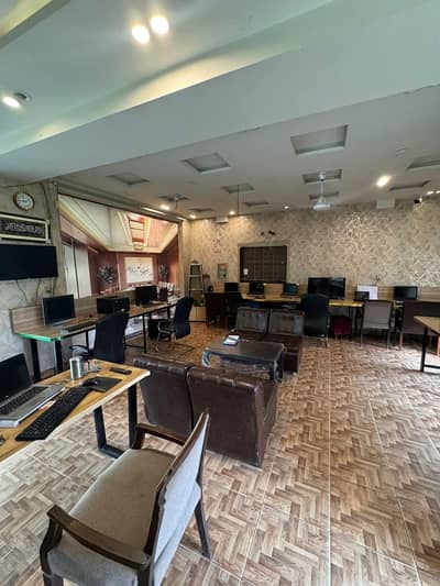 Gulshan Block 5 Commercial Space Available For Rent Main 60 Fit Rood 400 yards Ground Floor