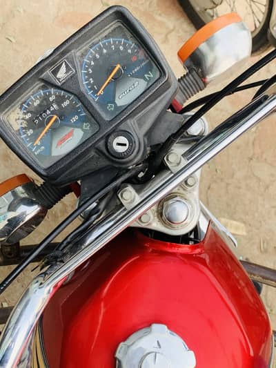 125 Bilkul saf koi kam ni hony wala Bettry tyre new hain