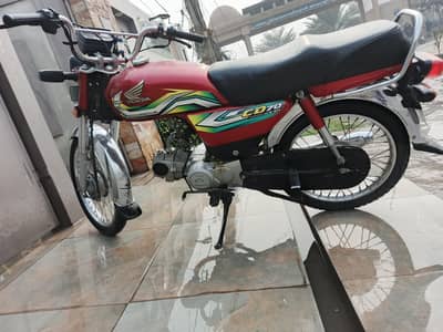 bike for sale in CD 70 2023 model red colour