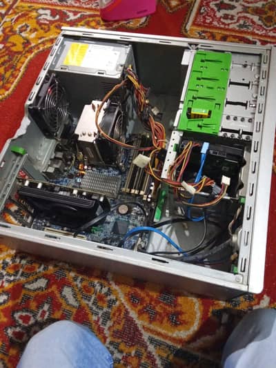 xeon /12gb ram /128 sad/ddr5 1gb gpu with mic