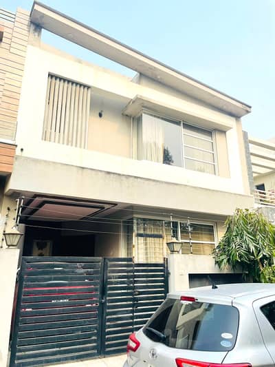 5 Marla Slightly Used Luxury Ultra Modern Design Most Beautiful House For Sale At Prime Location Of DHA Lahore Near To Park Masjid & Commercial Market