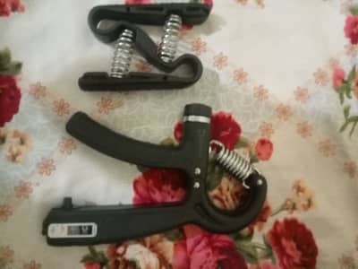 Counter hand gripper and 1 week used