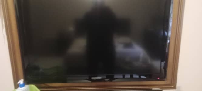 2 adad LCD tv for sale