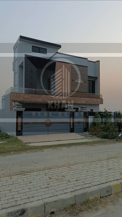 10 Marla Beautiful House for sale in SA Garden Phase 2 Badar-C Block at 150 feet Wide Main Road.