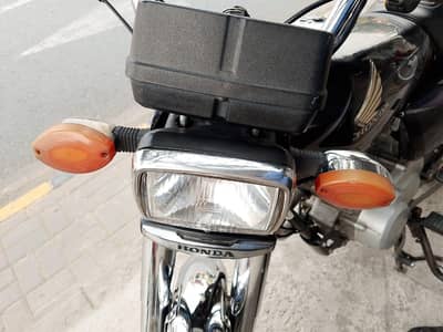 Honda 125 black color