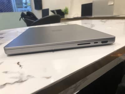 M2  Chip Mace-book pro  2023 space Gary 14 inches