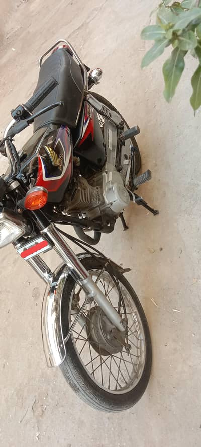 I am selling Honda 125 model 2016 Bahawalpur Registration 03323786099