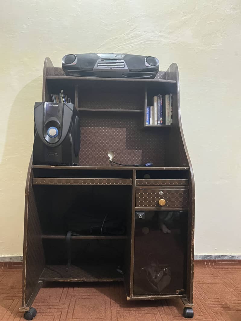 Computer Trolley, Table 1