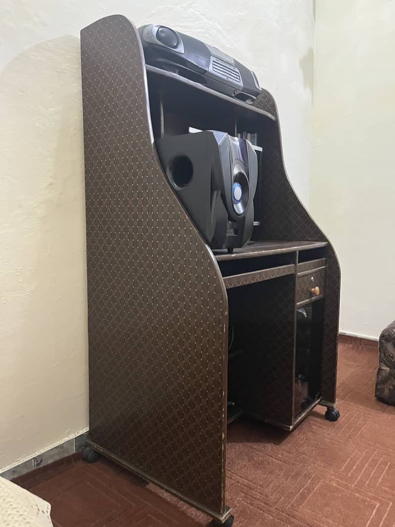 Computer Trolley, Table 2