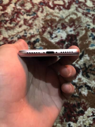 iPhone 7 10/10 condition with charger