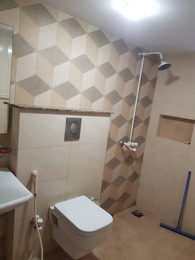 three bed dd well maintained portion for rent in johar