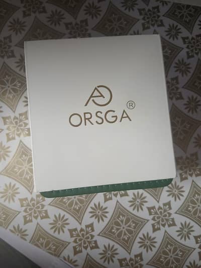 watch bilkul new hai or is ma 1 year ka garenty card bhi hai