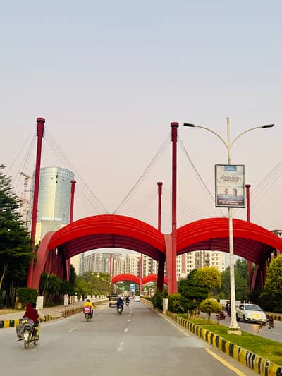 GULBERG GREENS FARM HOUSE A BLOCK 5KANAL CORNER PLOTS