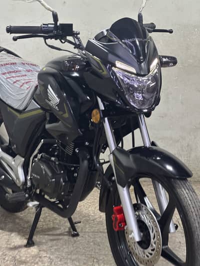 Honda cb150f 2025 model ( low millage )