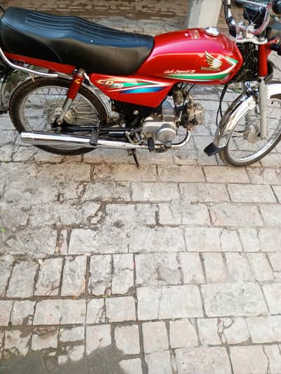 Honda cd 70 model 2016 price 75000 my Whatsapp number 0331914650