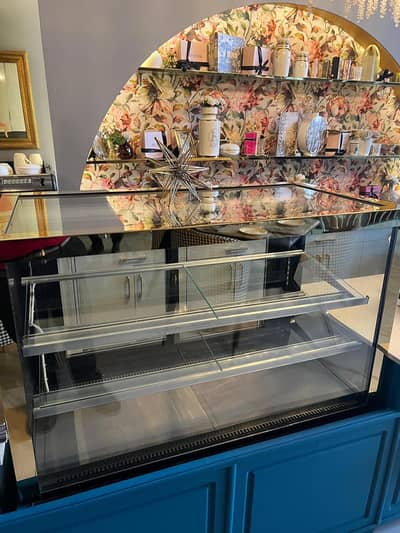 Cake display counters