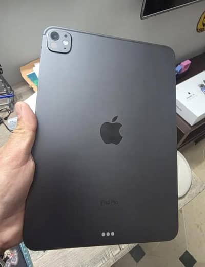 Apple iPad pro M4 good working