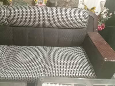 ایک تین والا اور ایک دو والا ہے اور ایک ایک والا ہے