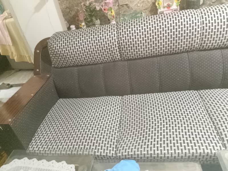 ایک تین والا اور ایک دو والا ہے اور ایک ایک والا ہے 1