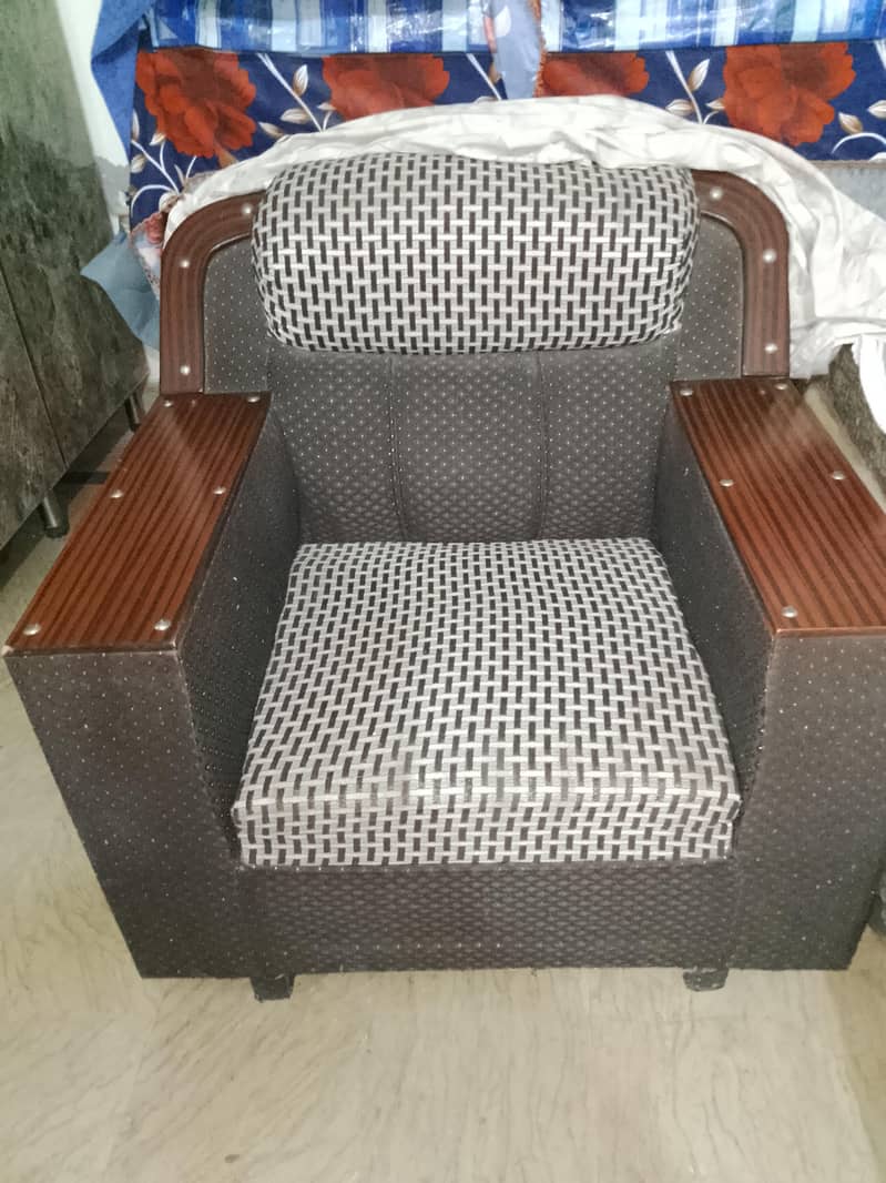 ایک تین والا اور ایک دو والا ہے اور ایک ایک والا ہے 2