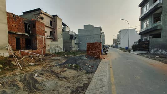 Facing Park 5 Marla Plot FOR SALE NOW In ETIHAD TOWN Block E