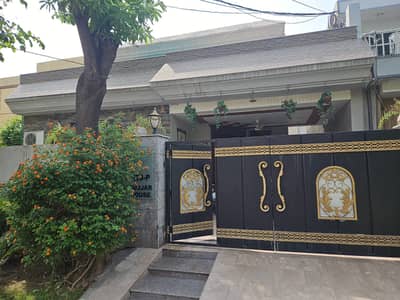 Prime 10 Marla House for Sale | DHA Phase 1 (Near Park)