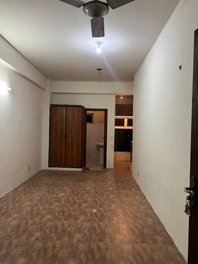 Flat For Sale In Rs. 3500000