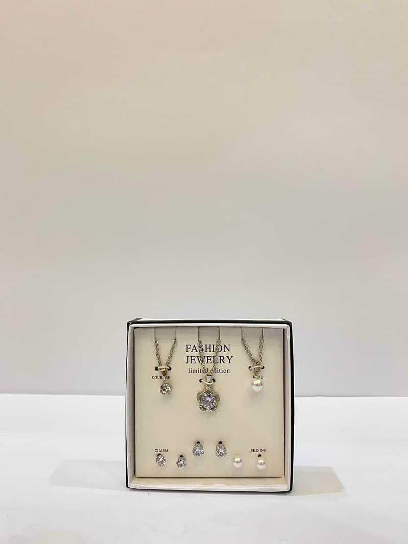 Elegant pendent set 0