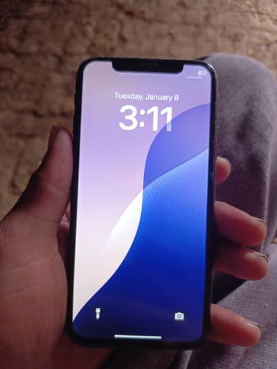 iPhone xs non factory unlock 64 GB.