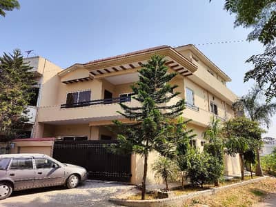 10 Marla Corner House For Sale