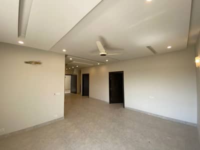 3 Bedroom Luxury Apartment For Rent