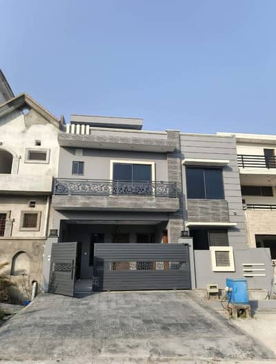 10 Marla Brand New House For Sale