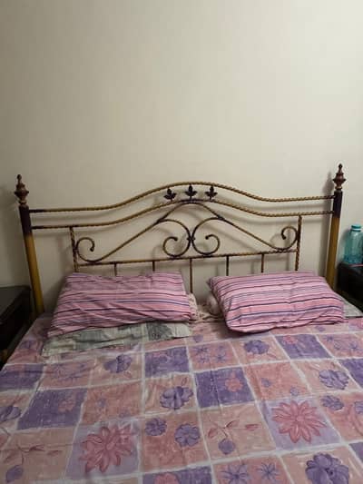 selling iron rod king size bed without mattress+2 side tables+ dresser