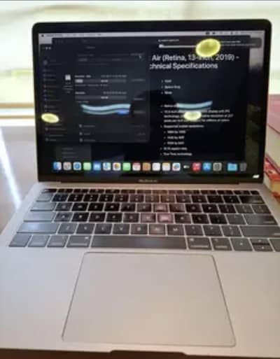 MacBook Air Retina (13 inch - 2019)