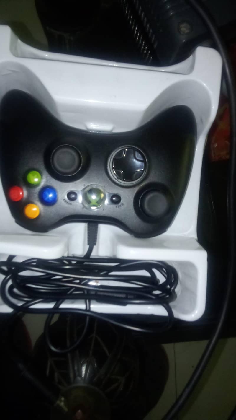 Wired Xbox 360 controller 1