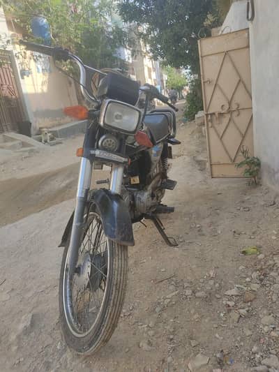 I am selling unique 70 cc bike (Karachi No]