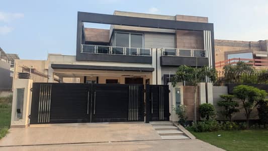 3 Beds 1 Kanal Upper Portion for Rent in Ex Park View DHA Phase 8 Airport road Lahore.
