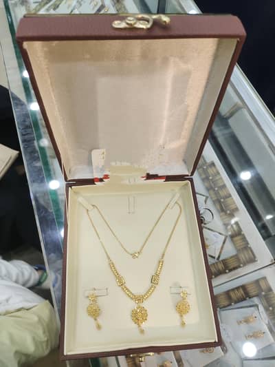 1.25 tola set , 2 Ear rings 1 necklace