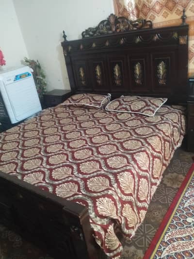 bed with dressing or shocase