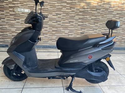 Metro thrill e scooty