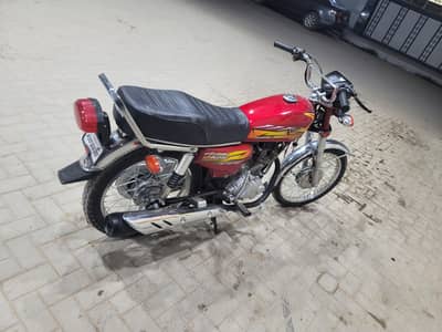 United 125, Model 2021 Khi no. Red