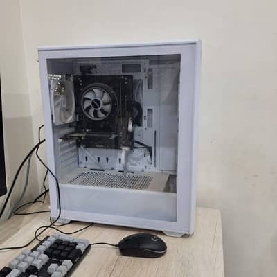 Custom built Gaming PC - Gigabyyte  brand new condition 3 month use